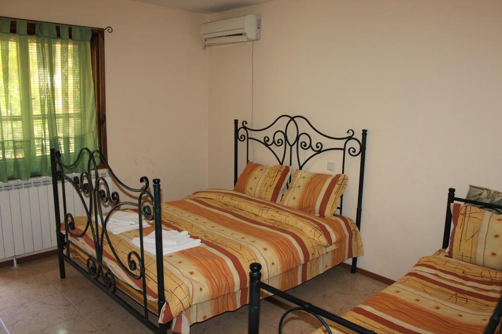 Guest House Chinarite Sandanski Rum bild